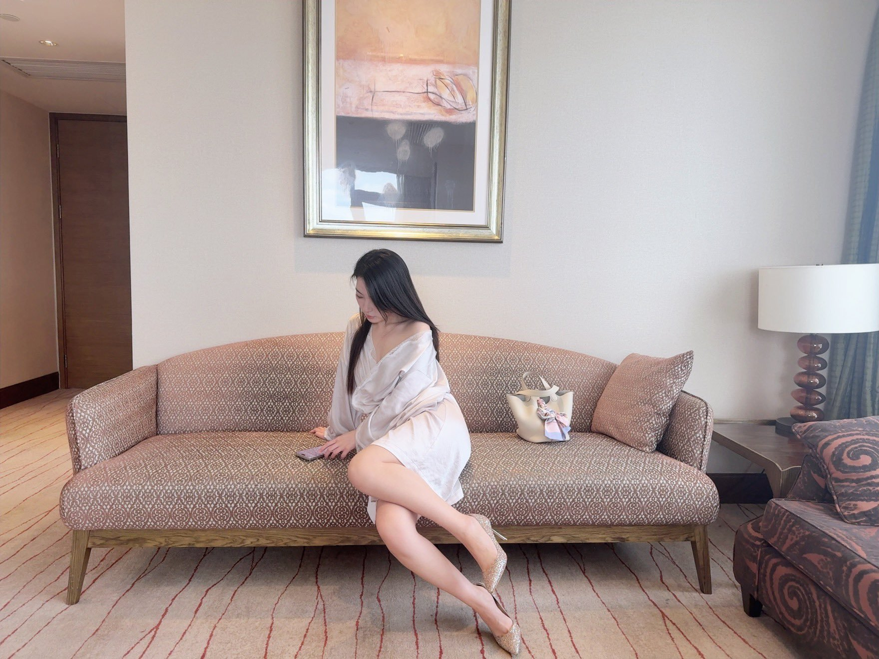 浅灰色内裤特写视角
